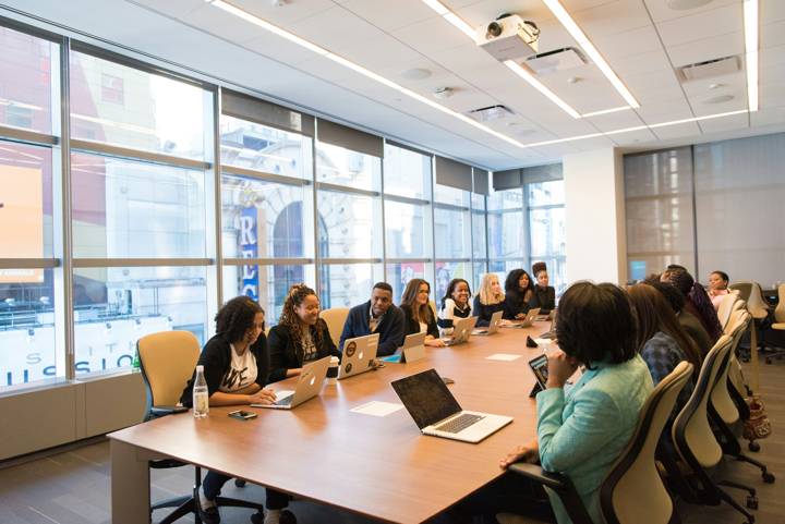 A franchise builder meeting with a large team