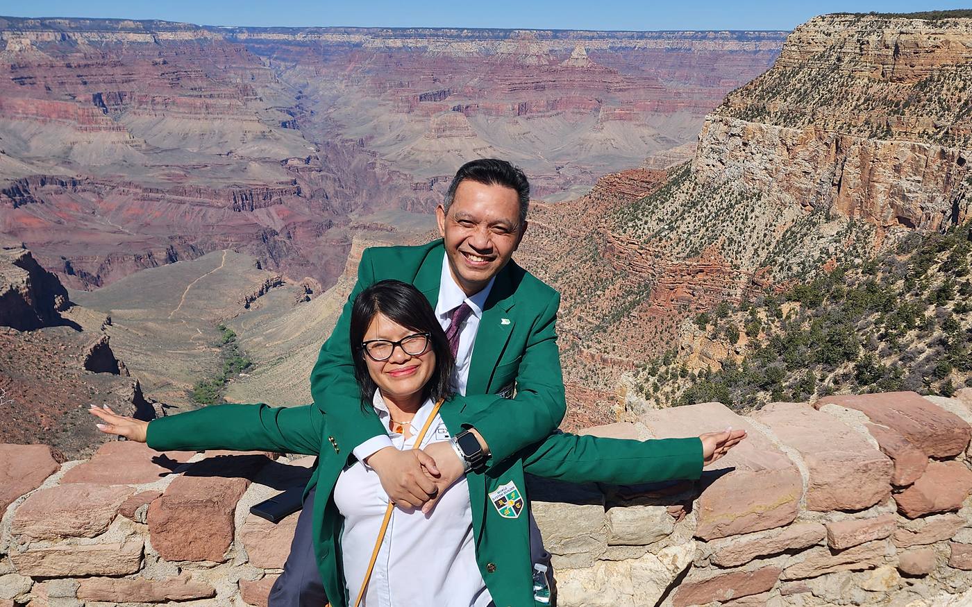 SEEDS leaders with arms wide open at the Grand Canyon